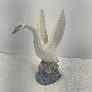 Vintage Nao By Lladro Porcelain Swan Figurine Spread Wings White Blue Base